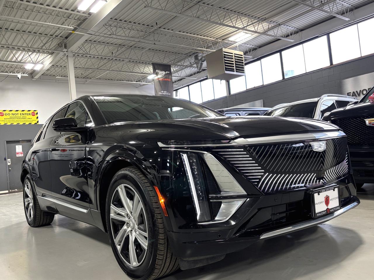 2024 Cadillac LYRIQ Tech|1SA|RWD|CLUSTERNAV|FULLPANOROOF|LEATHER|CAM|+ Photo