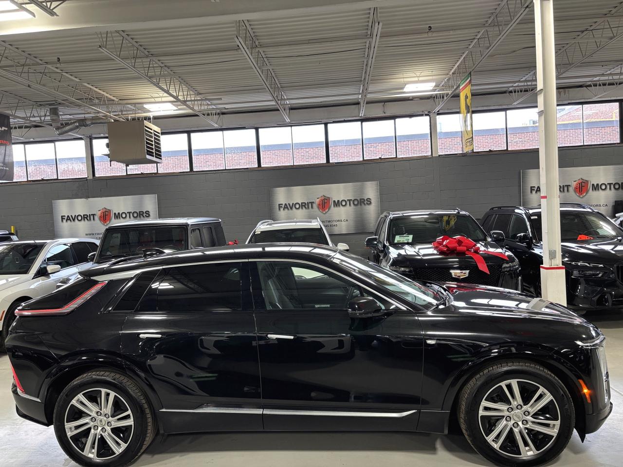 2024 Cadillac LYRIQ Tech|1SA|RWD|CLUSTERNAV|FULLPANOROOF|LEATHER|CAM|+ Photo