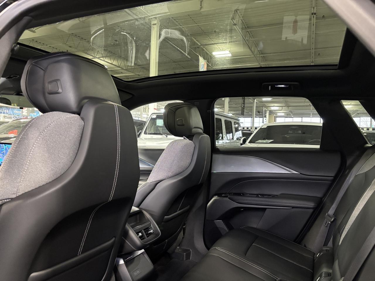 2024 Cadillac LYRIQ Tech|1SA|RWD|CLUSTERNAV|FULLPANOROOF|LEATHER|CAM|+ Photo