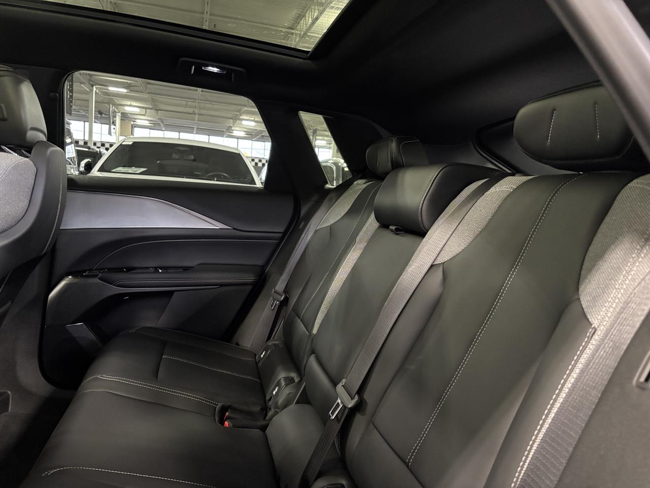 2024 Cadillac LYRIQ Tech|1SA|RWD|CLUSTERNAV|FULLPANOROOF|LEATHER|CAM|+ Photo