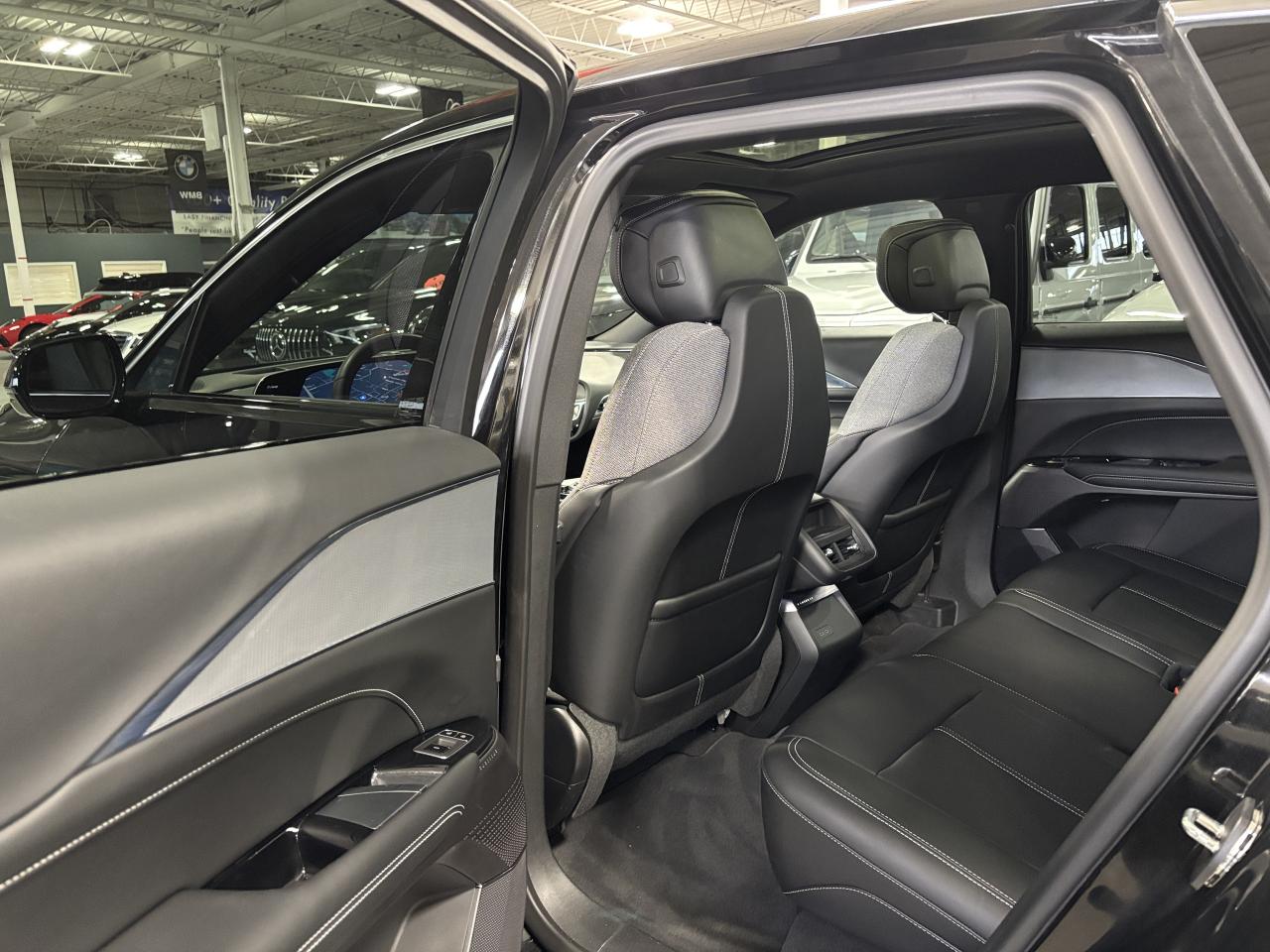 2024 Cadillac LYRIQ Tech|1SA|RWD|CLUSTERNAV|FULLPANOROOF|LEATHER|CAM|+ Photo