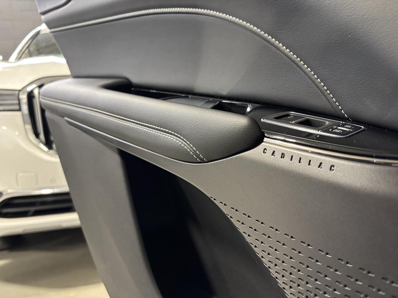 2024 Cadillac LYRIQ Tech|1SA|RWD|CLUSTERNAV|FULLPANOROOF|LEATHER|CAM|+ Photo