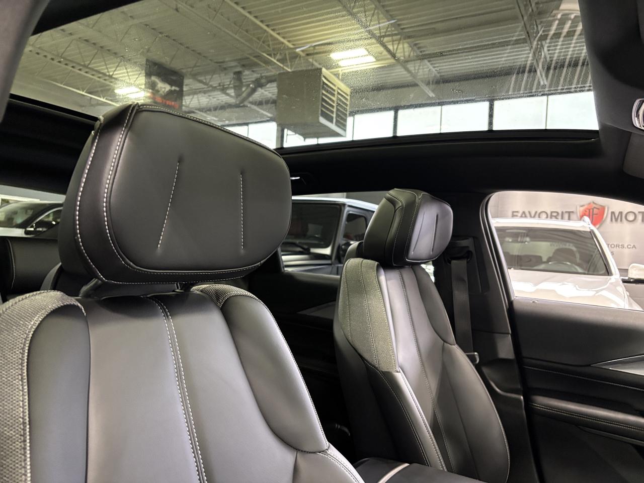 2024 Cadillac LYRIQ Tech|1SA|RWD|CLUSTERNAV|FULLPANOROOF|LEATHER|CAM|+ Photo