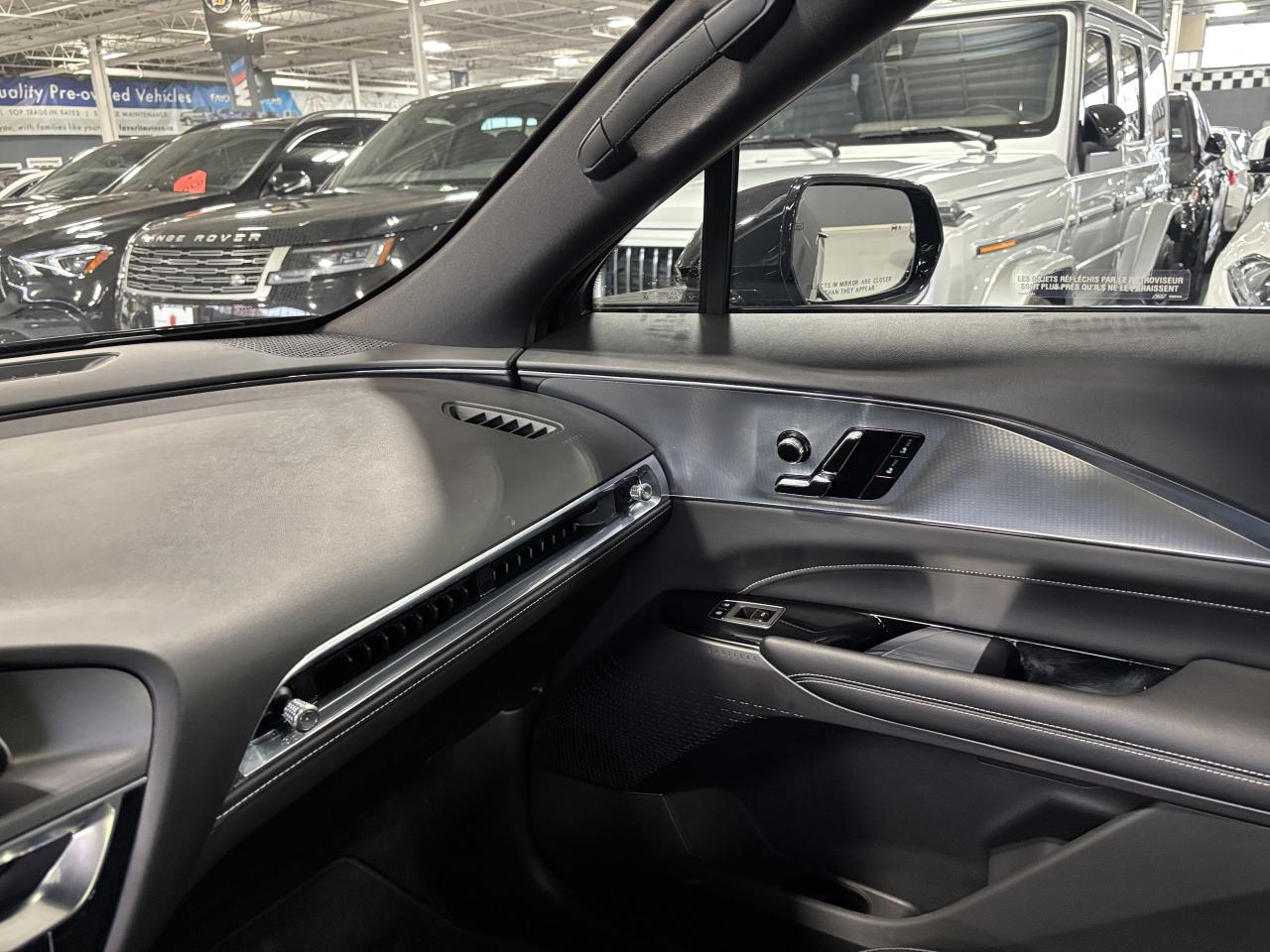 2024 Cadillac LYRIQ Tech|1SA|RWD|CLUSTERNAV|FULLPANOROOF|LEATHER|CAM|+ Photo