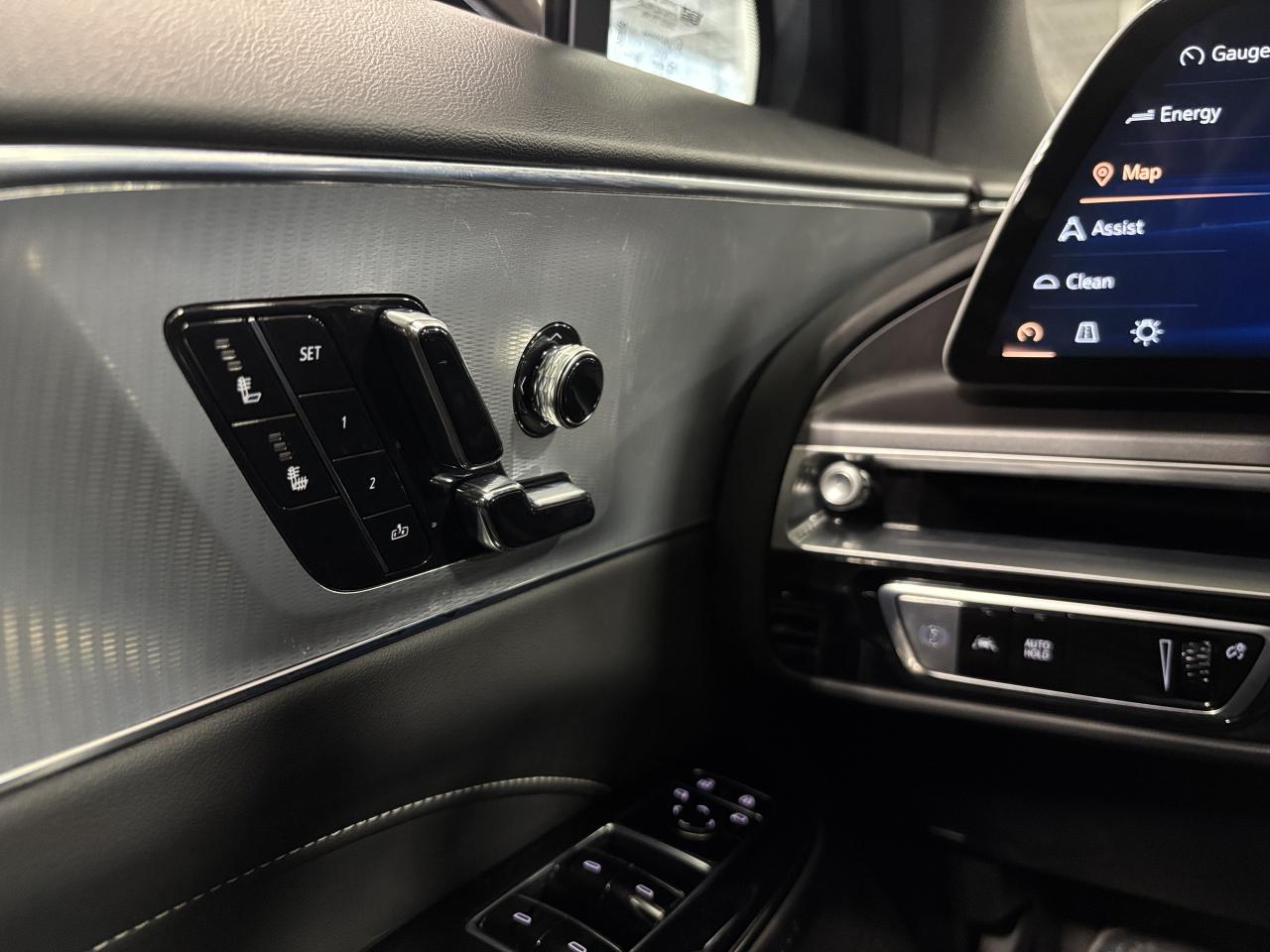 2024 Cadillac LYRIQ Tech|1SA|RWD|CLUSTERNAV|FULLPANOROOF|LEATHER|CAM|+ Photo