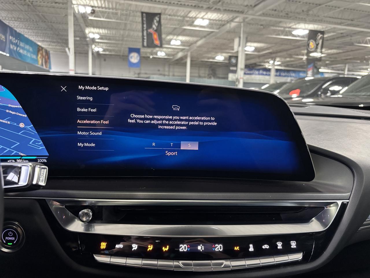 2024 Cadillac LYRIQ Tech|1SA|RWD|CLUSTERNAV|FULLPANOROOF|LEATHER|CAM|+ Photo