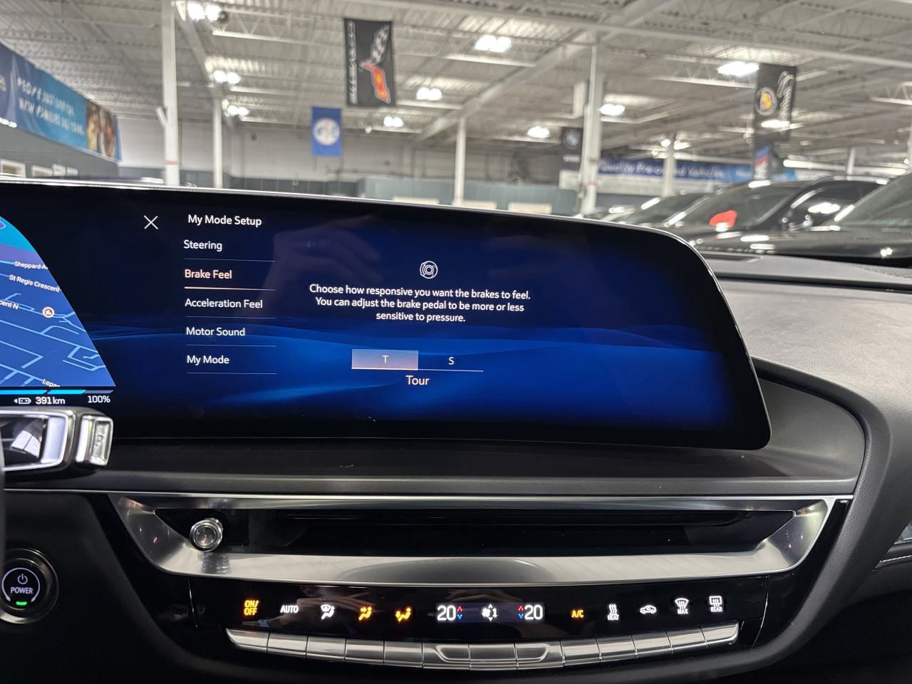 2024 Cadillac LYRIQ Tech|1SA|RWD|CLUSTERNAV|FULLPANOROOF|LEATHER|CAM|+ Photo