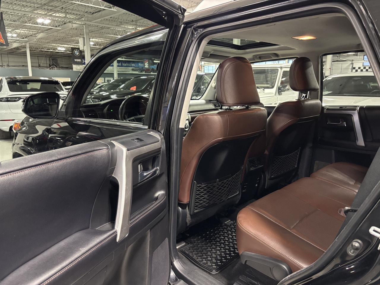 2018 Toyota 4Runner V6|4WD|NAV|BROWNLEATHER|SUNROOF|7PASSENGER|WOOD|++ Photo