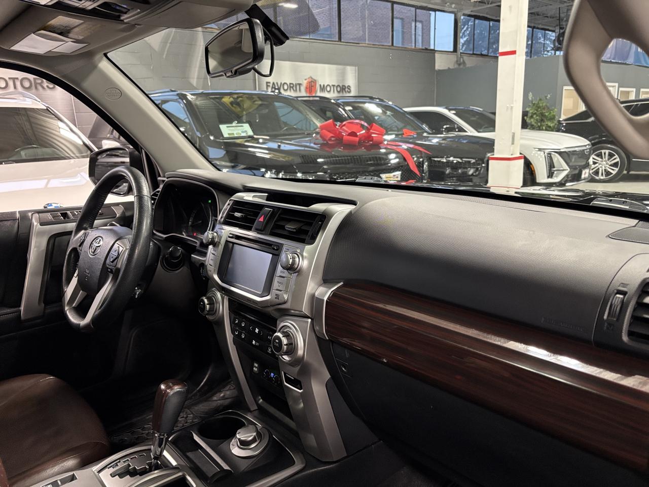 2018 Toyota 4Runner V6|4WD|NAV|BROWNLEATHER|SUNROOF|7PASSENGER|WOOD|++ Photo
