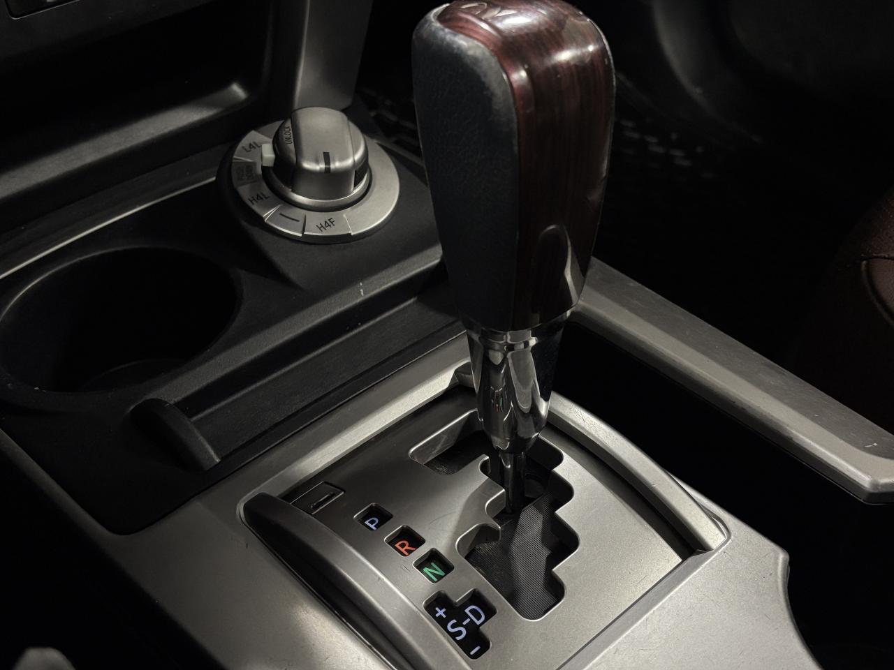 2018 Toyota 4Runner V6|4WD|NAV|BROWNLEATHER|SUNROOF|7PASSENGER|WOOD|++ Photo