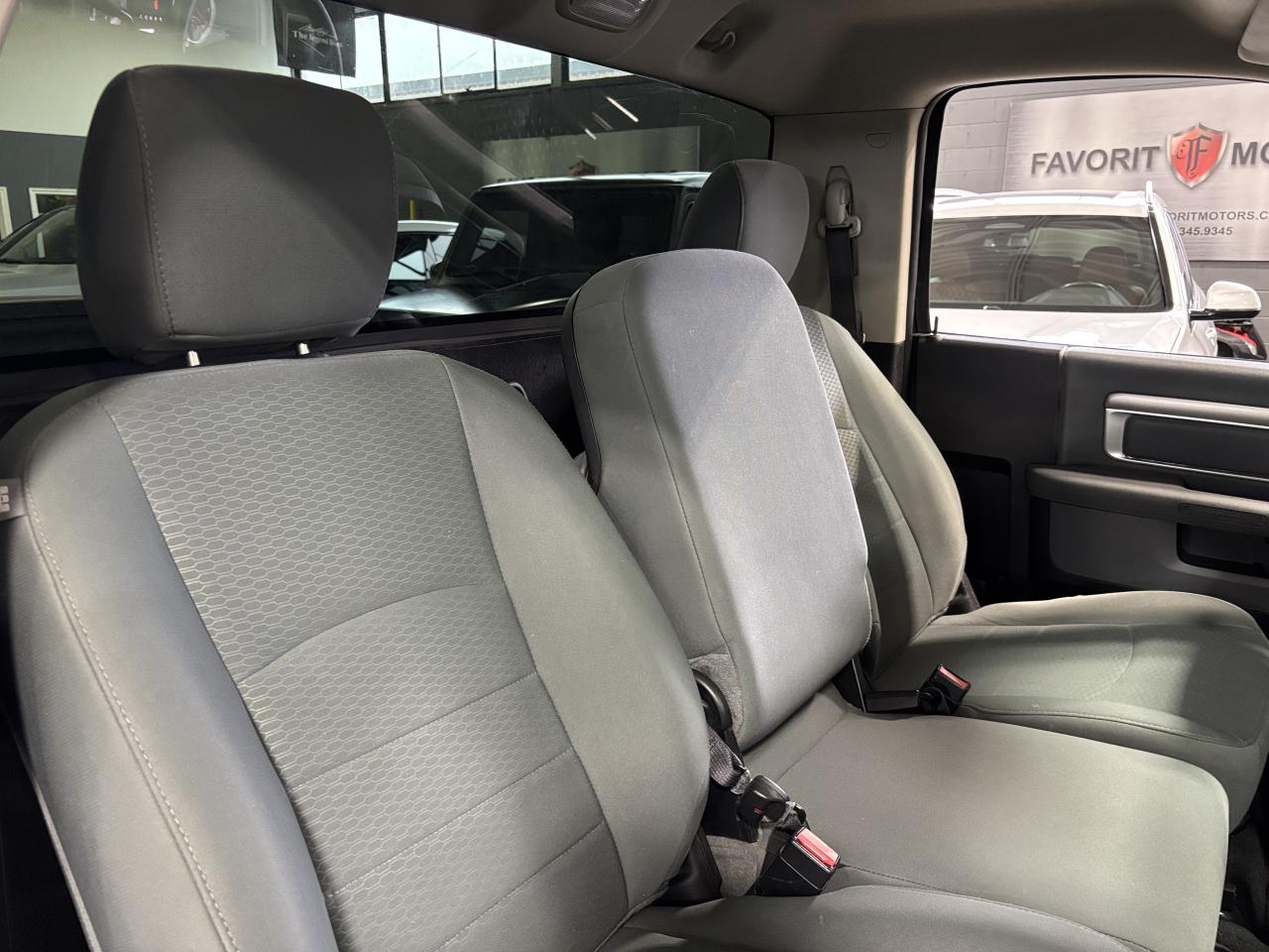 2016 RAM 1500 Express|V8HEMI|4X4|BACKUPCAM|PIONEERDECK|BENCHSEAT Photo