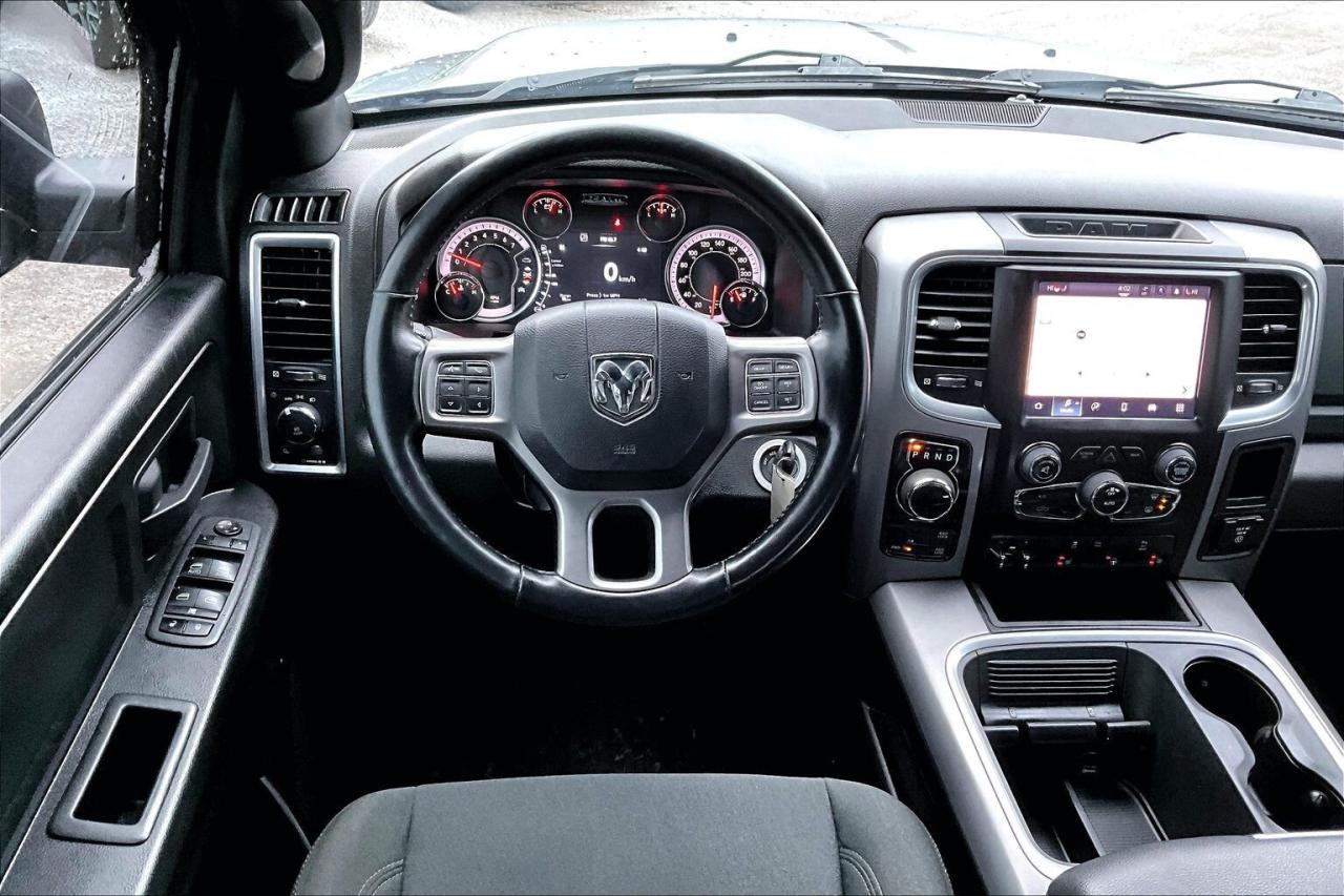 2022 RAM 1500 Classic Ceramic Grey Crew | 5.7 V8 | Max Tow | 4X4 Photo4