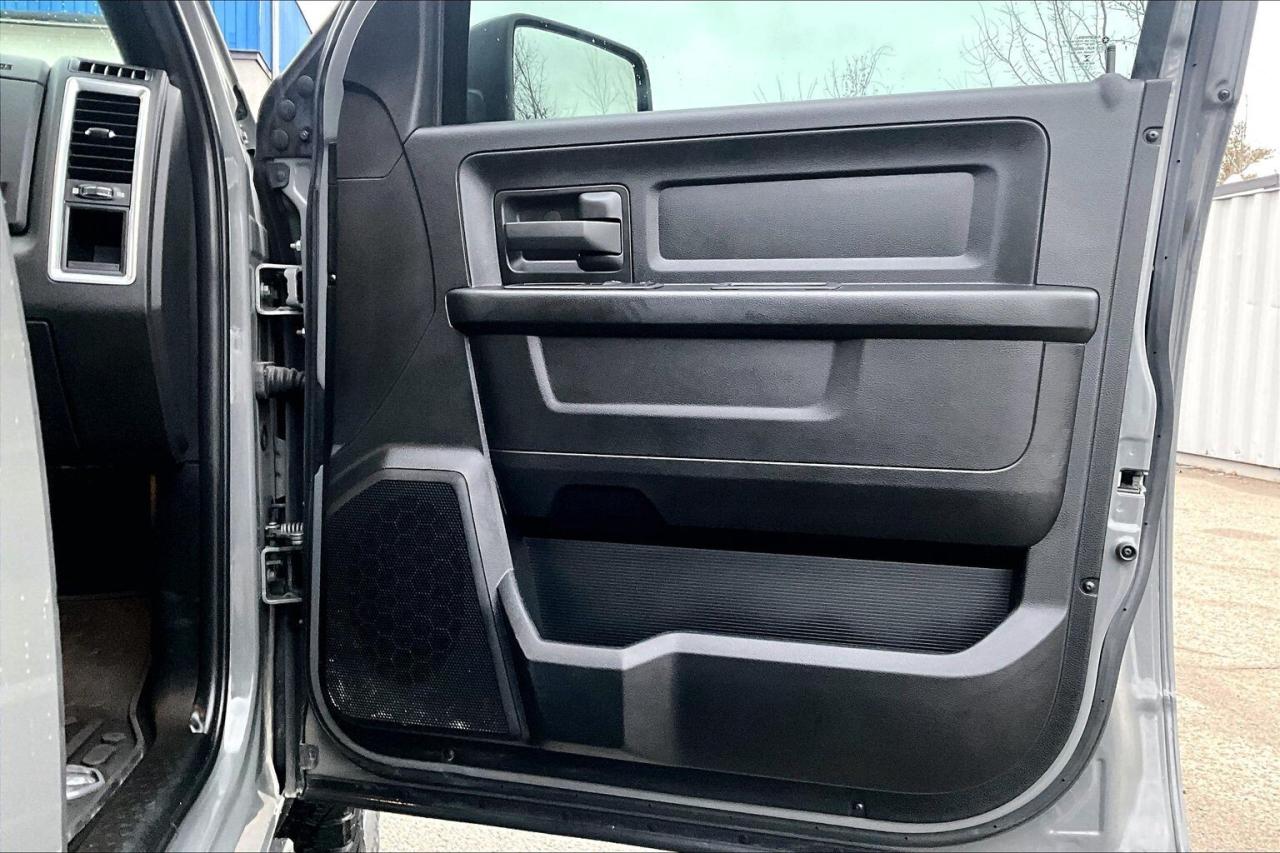 2022 RAM 1500 Classic Ceramic Grey Crew | 5.7 V8 | Max Tow | 4X4 Photo