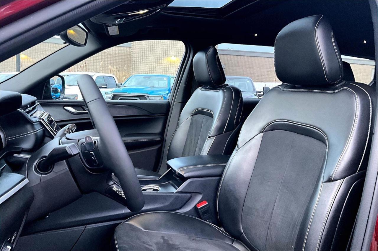 2024 Jeep Grand Cherokee L L Altitude | 7 Seats | Sunroof | SafetyTec | 4X4 Photo