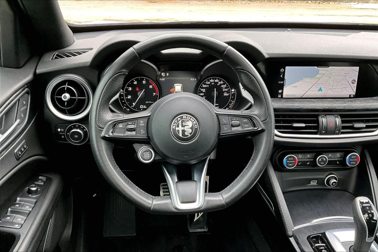 2022 Alfa Romeo Stelvio Sprint |Heated Leather |Panoroof |SafetyTech |AWD Photo