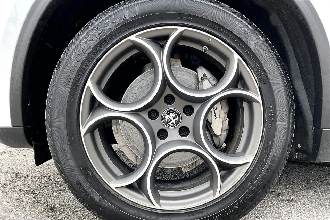 2022 Alfa Romeo Stelvio Sprint |Heated Leather |Panoroof |SafetyTech |AWD Photo