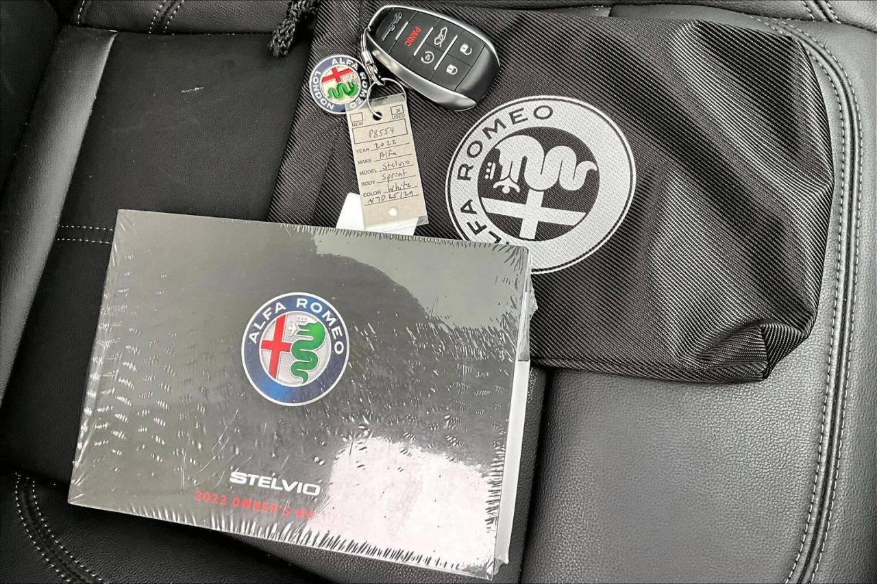 2022 Alfa Romeo Stelvio Sprint |Heated Leather |Panoroof |SafetyTech |AWD Photo