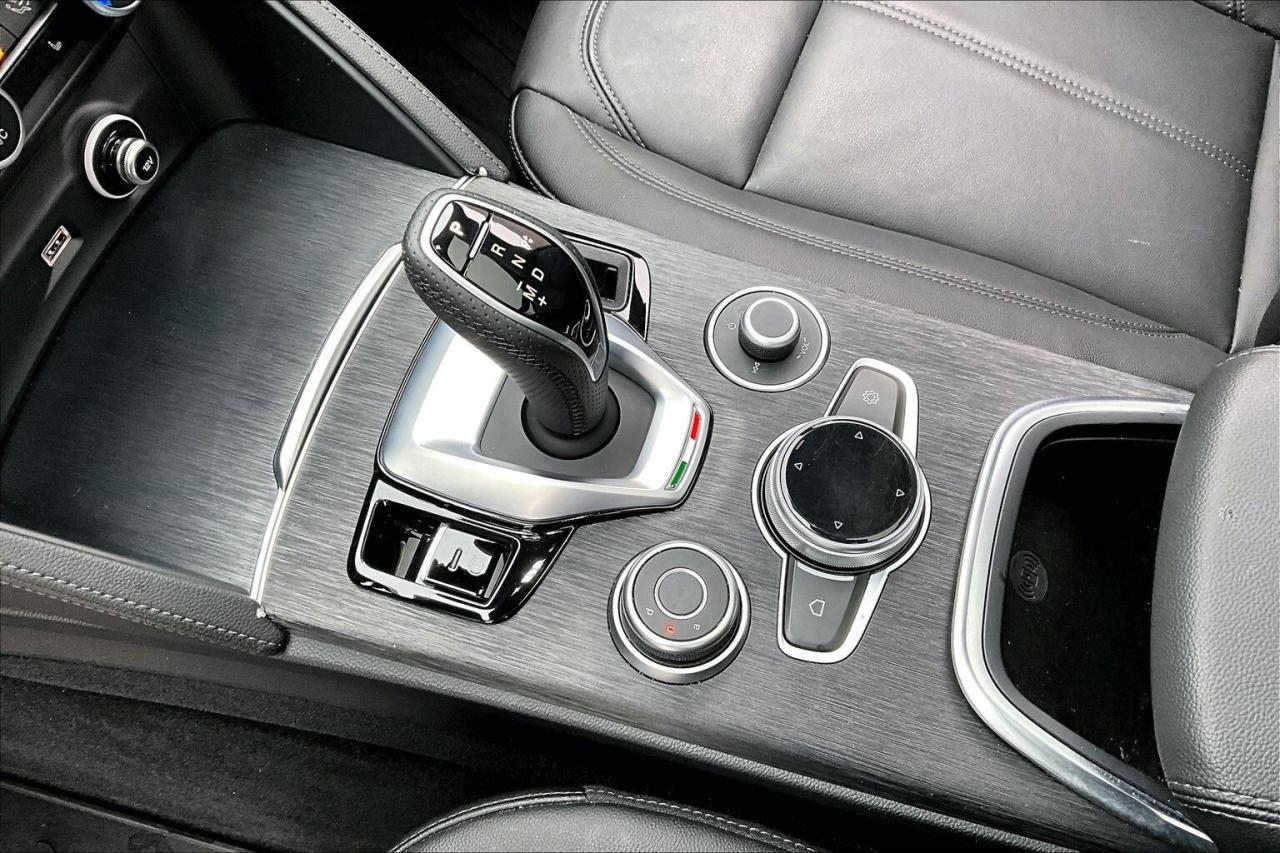2022 Alfa Romeo Stelvio Sprint |Heated Leather |Panoroof |SafetyTech |AWD Photo