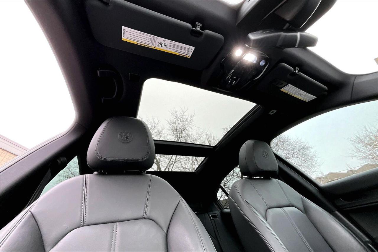 2022 Alfa Romeo Stelvio Sprint |Heated Leather |Panoroof |SafetyTech |AWD Photo