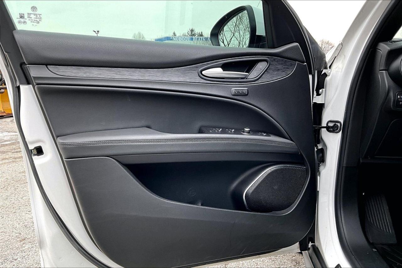 2022 Alfa Romeo Stelvio Sprint |Heated Leather |Panoroof |SafetyTech |AWD Photo