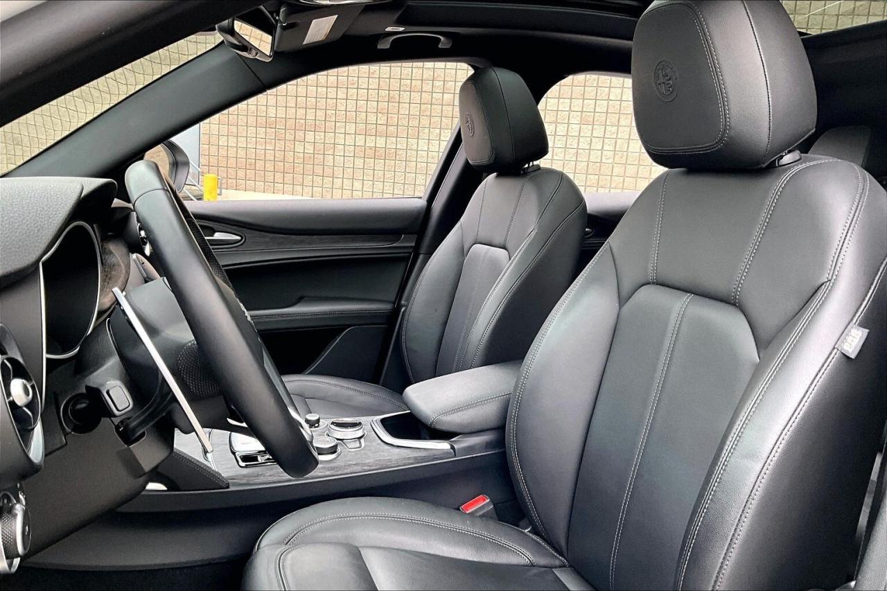 2022 Alfa Romeo Stelvio Sprint |Heated Leather |Panoroof |SafetyTech |AWD Photo