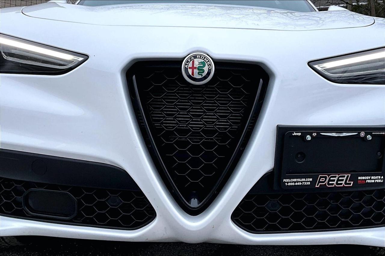 2022 Alfa Romeo Stelvio Sprint |Heated Leather |Panoroof |SafetyTech |AWD Photo