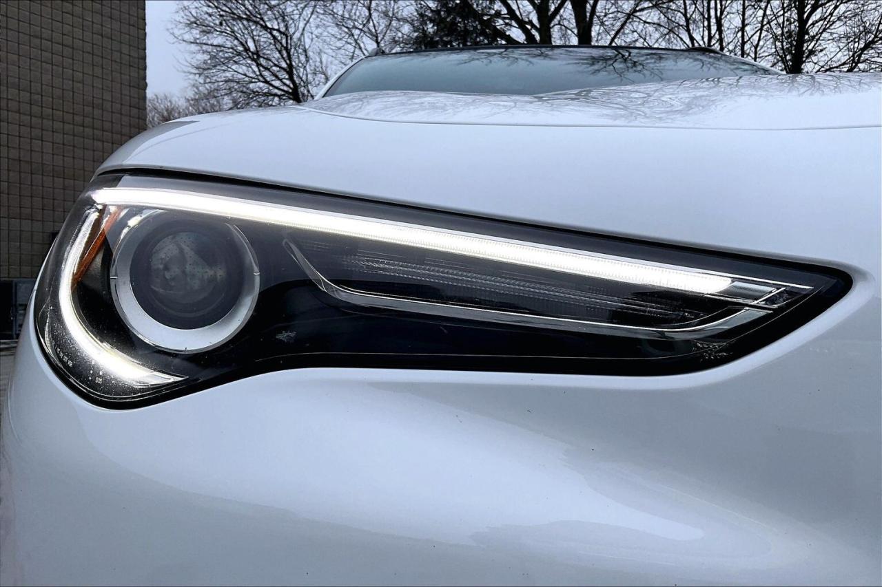 2022 Alfa Romeo Stelvio Sprint |Heated Leather |Panoroof |SafetyTech |AWD Photo