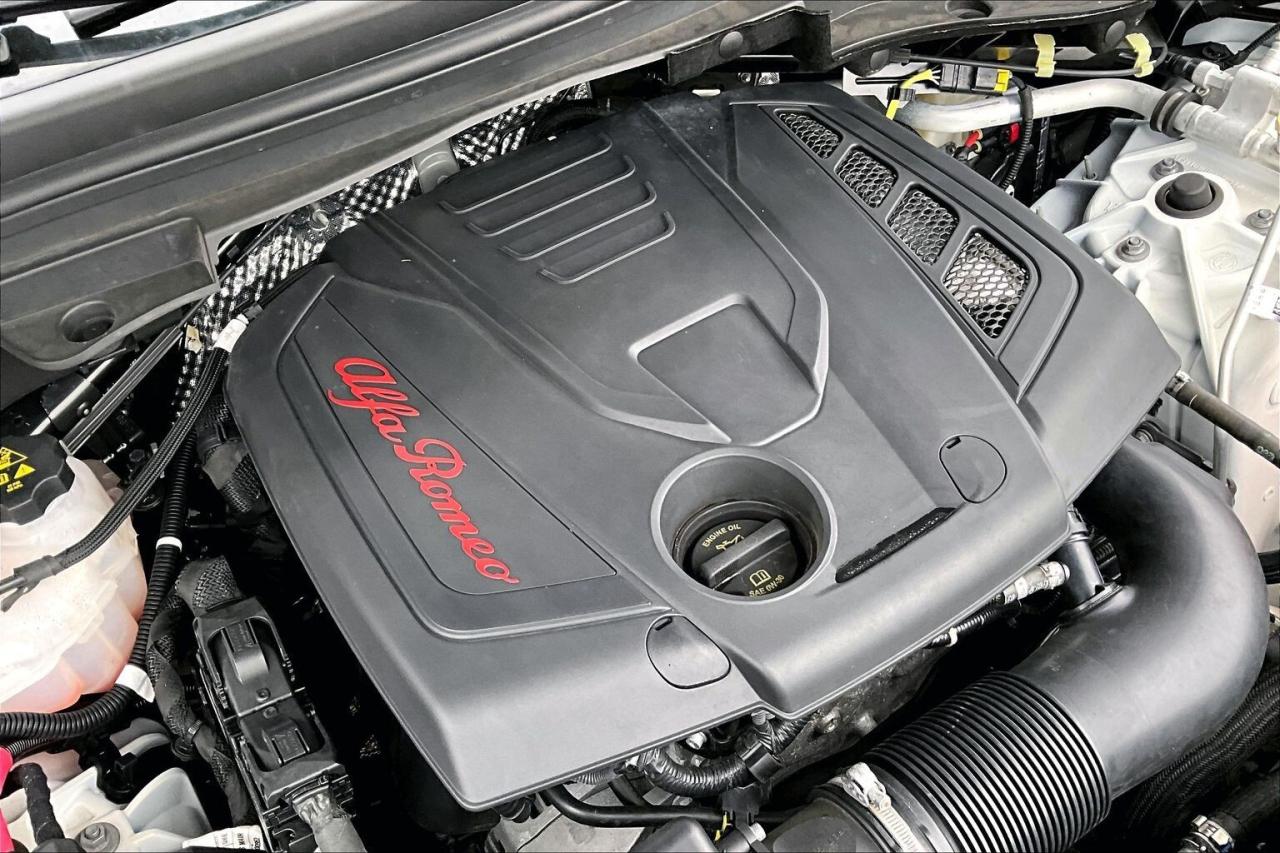 2022 Alfa Romeo Stelvio Sprint |Heated Leather |Panoroof |SafetyTech |AWD Photo