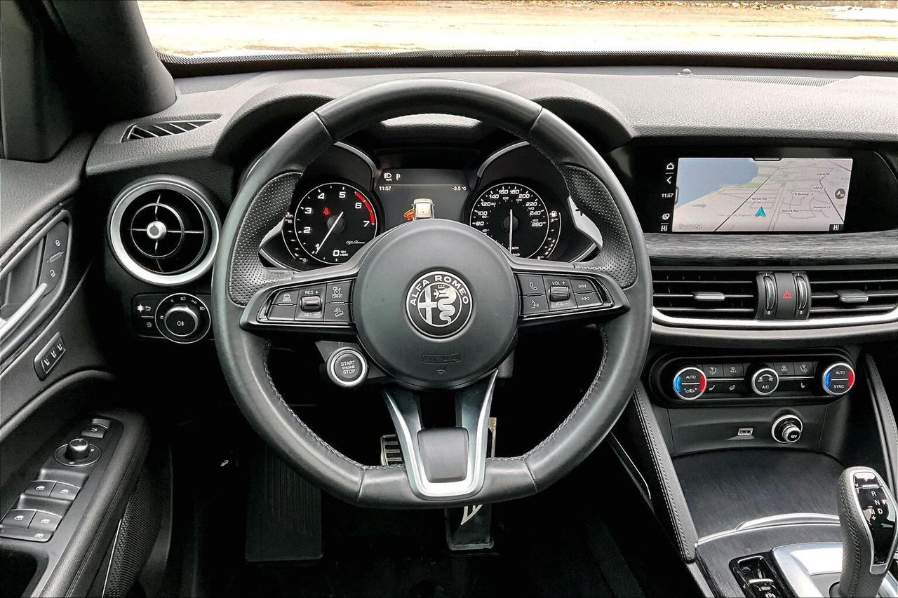 2022 Alfa Romeo Stelvio Sprint |Heated Leather |Panoroof |SafetyTech |AWD Photo4