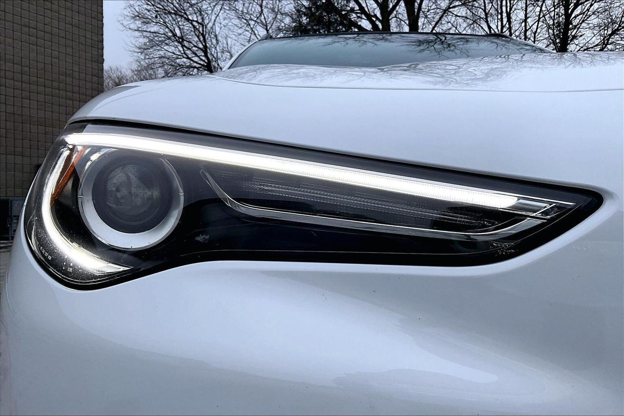 2022 Alfa Romeo Stelvio Sprint |Heated Leather |Panoroof |SafetyTech |AWD Photo