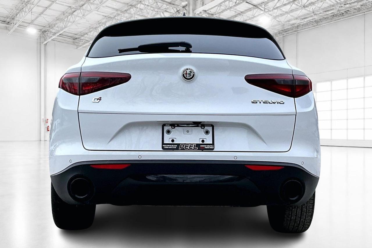 2022 Alfa Romeo Stelvio Sprint |Heated Leather |Panoroof |SafetyTech |AWD Photo3