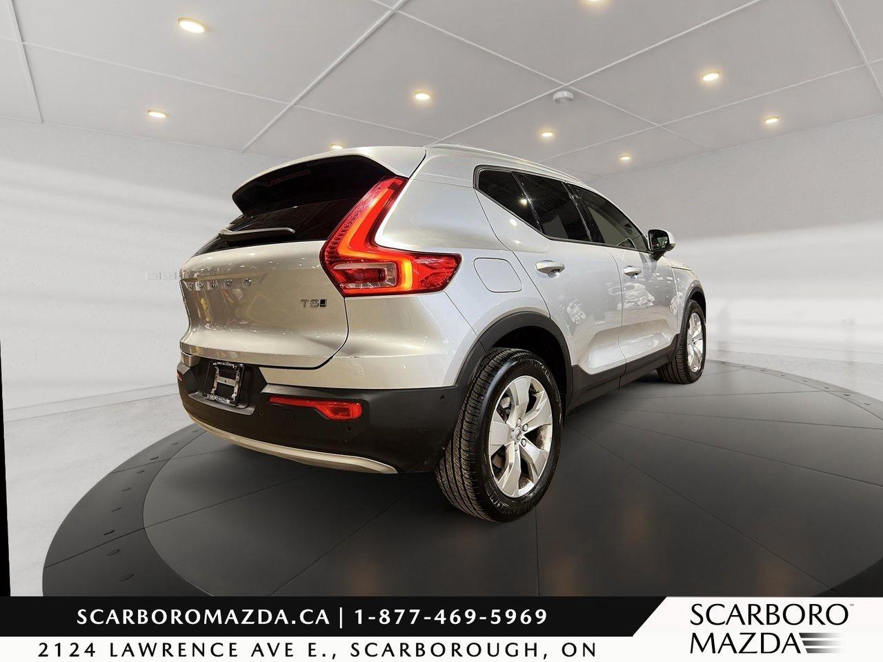 2019 Volvo XC40 Momentum Photo