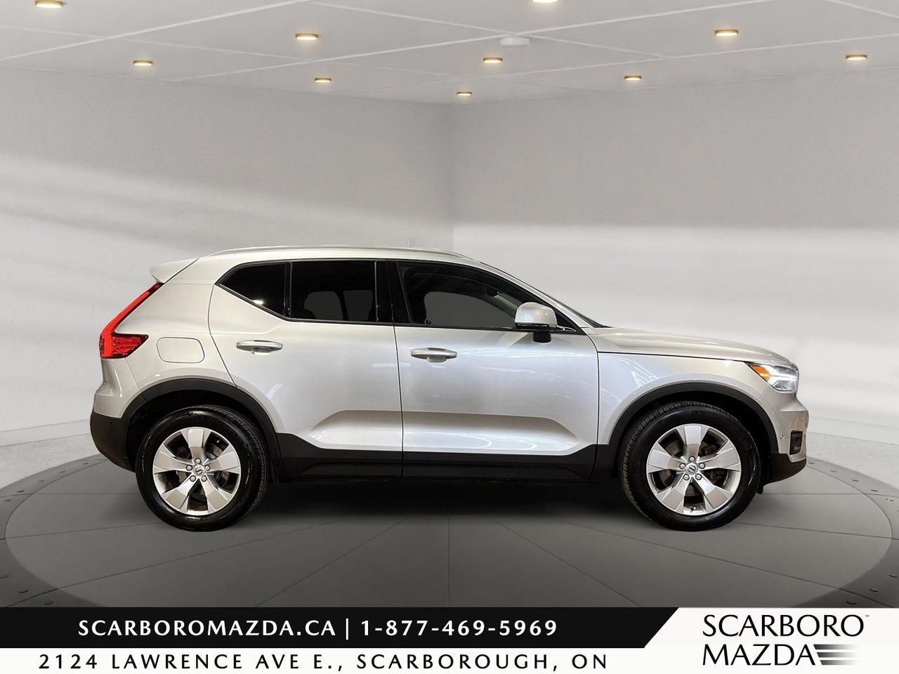 2019 Volvo XC40 Momentum Photo2