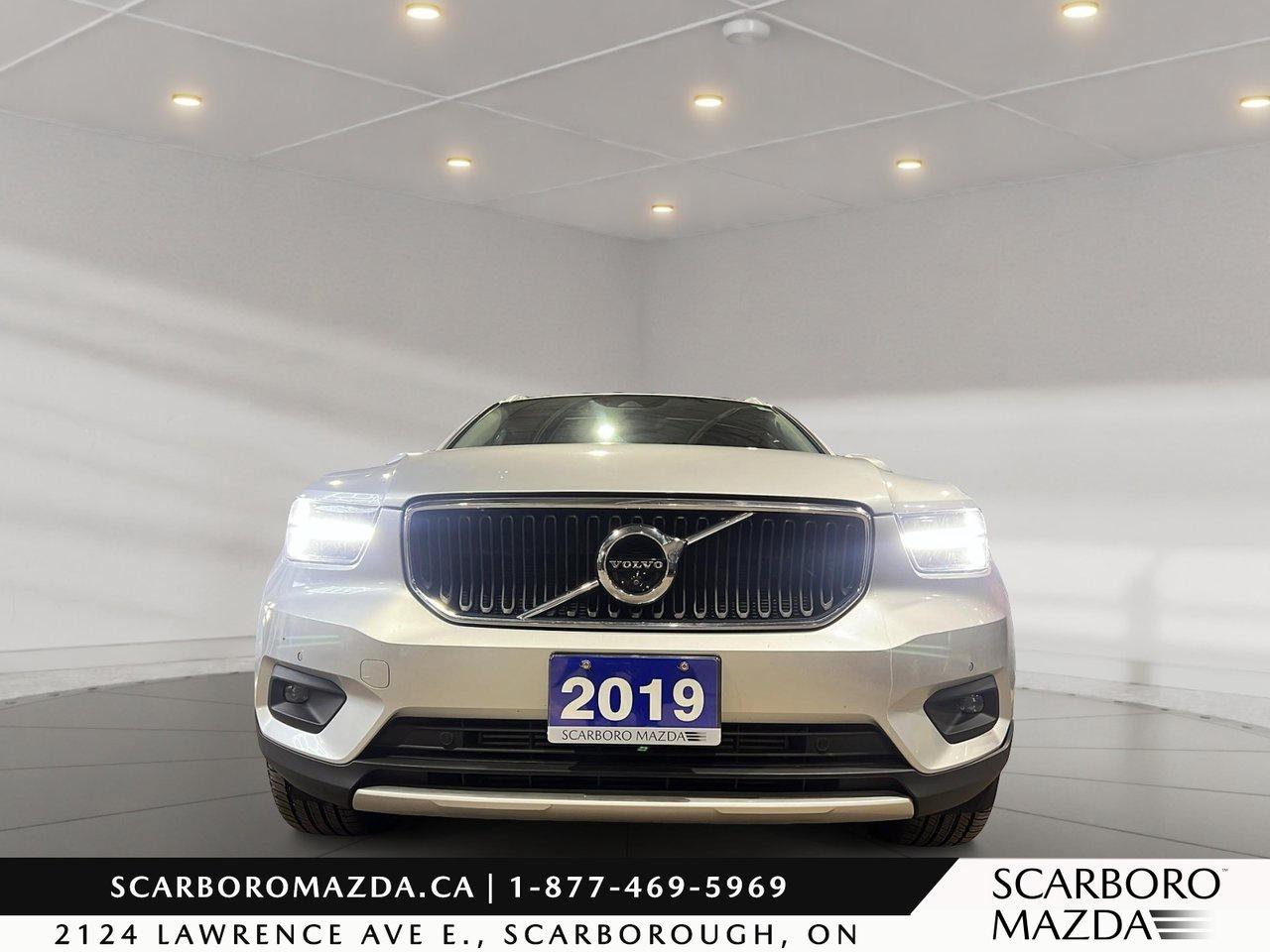 2019 Volvo XC40 Momentum Photo