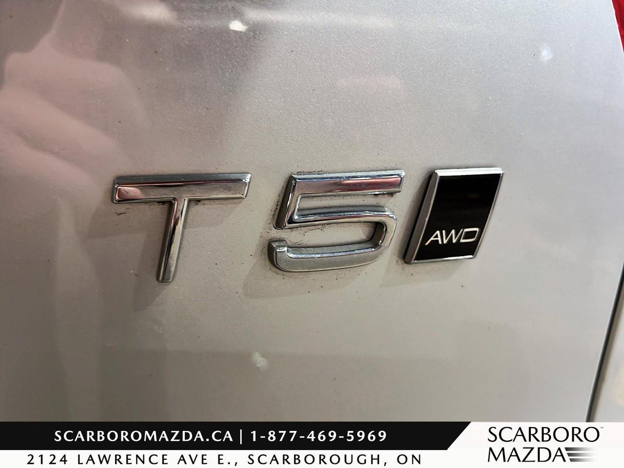 2019 Volvo XC40 Momentum Photo