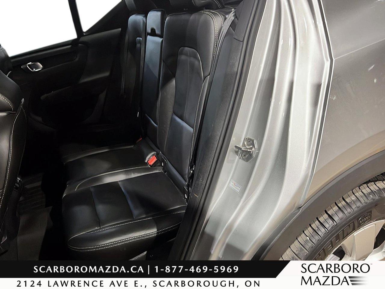 2019 Volvo XC40 Momentum Photo