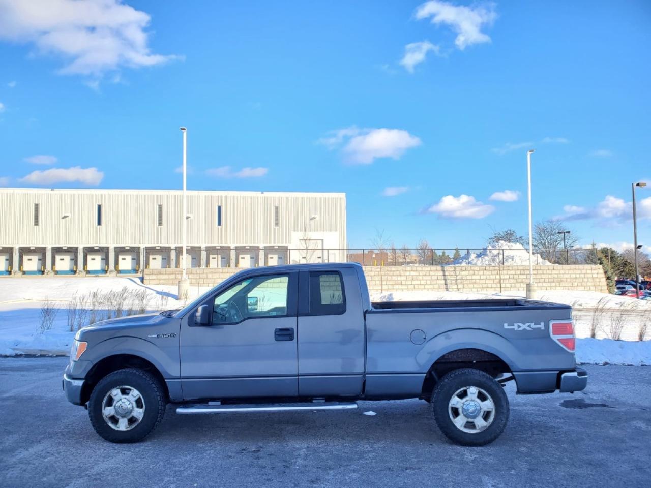 2011 Ford F-150 XLT 4x2 Super Cab Styleside 8 ft. box 163 in. WB Automatic Photo