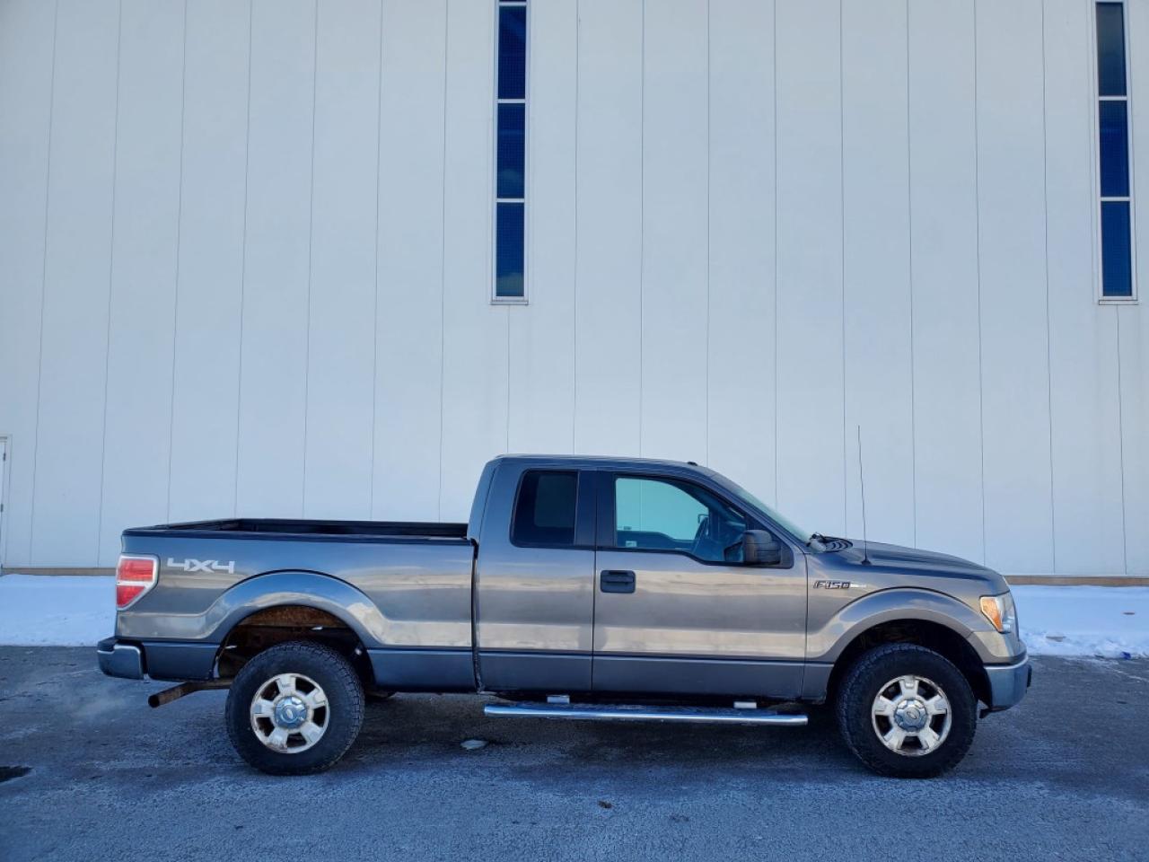 2011 Ford F-150 XLT 4x2 Super Cab Styleside 8 ft. box 163 in. WB Automatic Photo