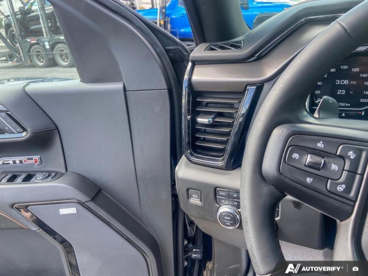 2023 GMC Sierra 1500 AT4  AT4, CREW, SUNROOF, 6.2 V8, PREFERRED Photo