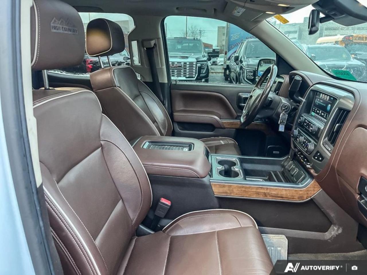 2018 Chevrolet Silverado 1500 High Country  HIGH COUNTRY, SUNROOF, 6.2 V8, LEATHER Photo