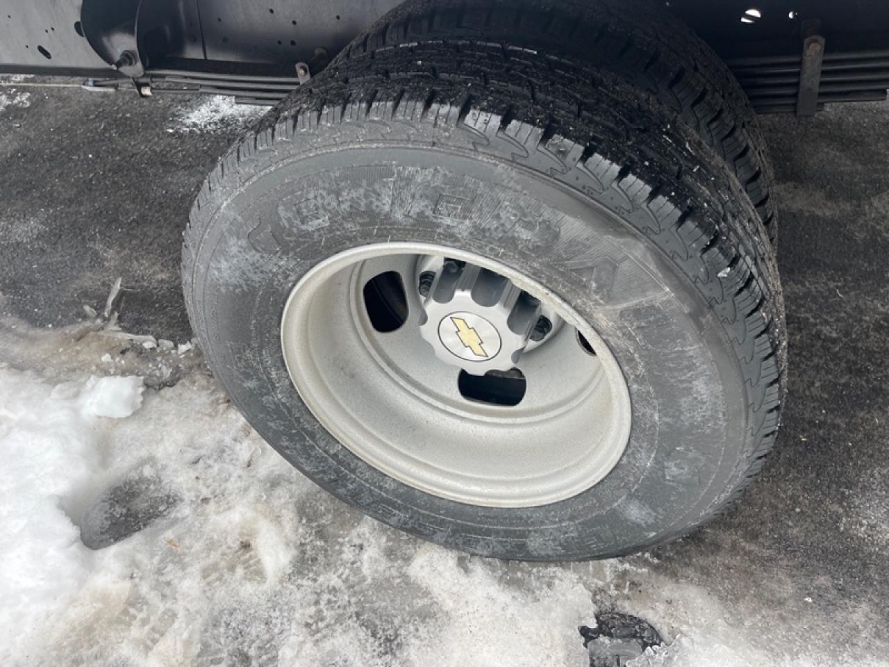 2025 Chevrolet Express Commercial Cutaway Van 177  EXPRESS 3500 CUTAWAY 177" WB Photo