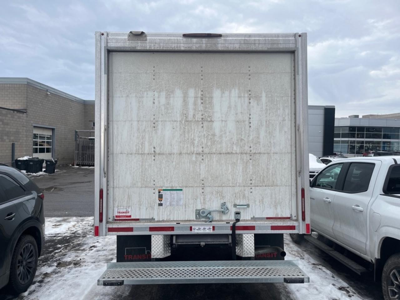 2025 Chevrolet Express Commercial Cutaway Van 177  EXPRESS 3500 CUTAWAY 177" WB Photo3
