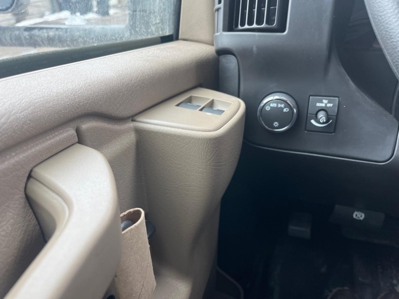 2025 Chevrolet Express Commercial Cutaway Van 177  EXPRESS 3500 CUTAWAY 177" WB Photo