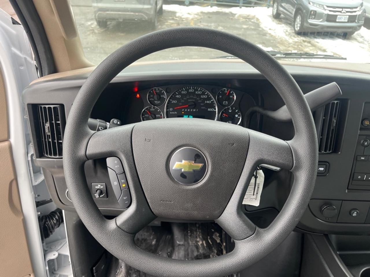 2025 Chevrolet Express Commercial Cutaway Van 177  EXPRESS 3500 CUTAWAY 177" WB Photo