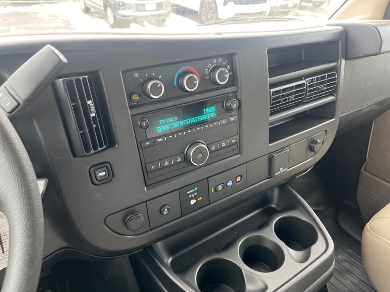 2025 Chevrolet Express Commercial Cutaway Van 177  EXPRESS 3500 CUTAWAY 177" WB Photo