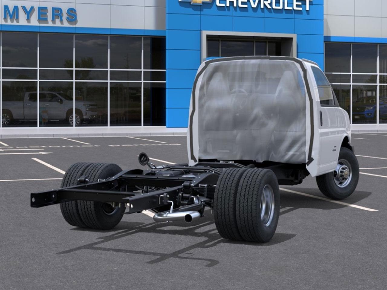 2025 Chevrolet Express Commercial Cutaway Van 159  EXPRESS 12 FOOT CUBE VAN 6.6 GAS Photo3