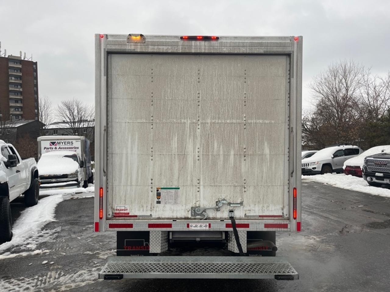 2025 Chevrolet Express Commercial Cutaway Van 159  EXPRESS 12 FOOT CUBE VAN 6.6 GAS Photo3