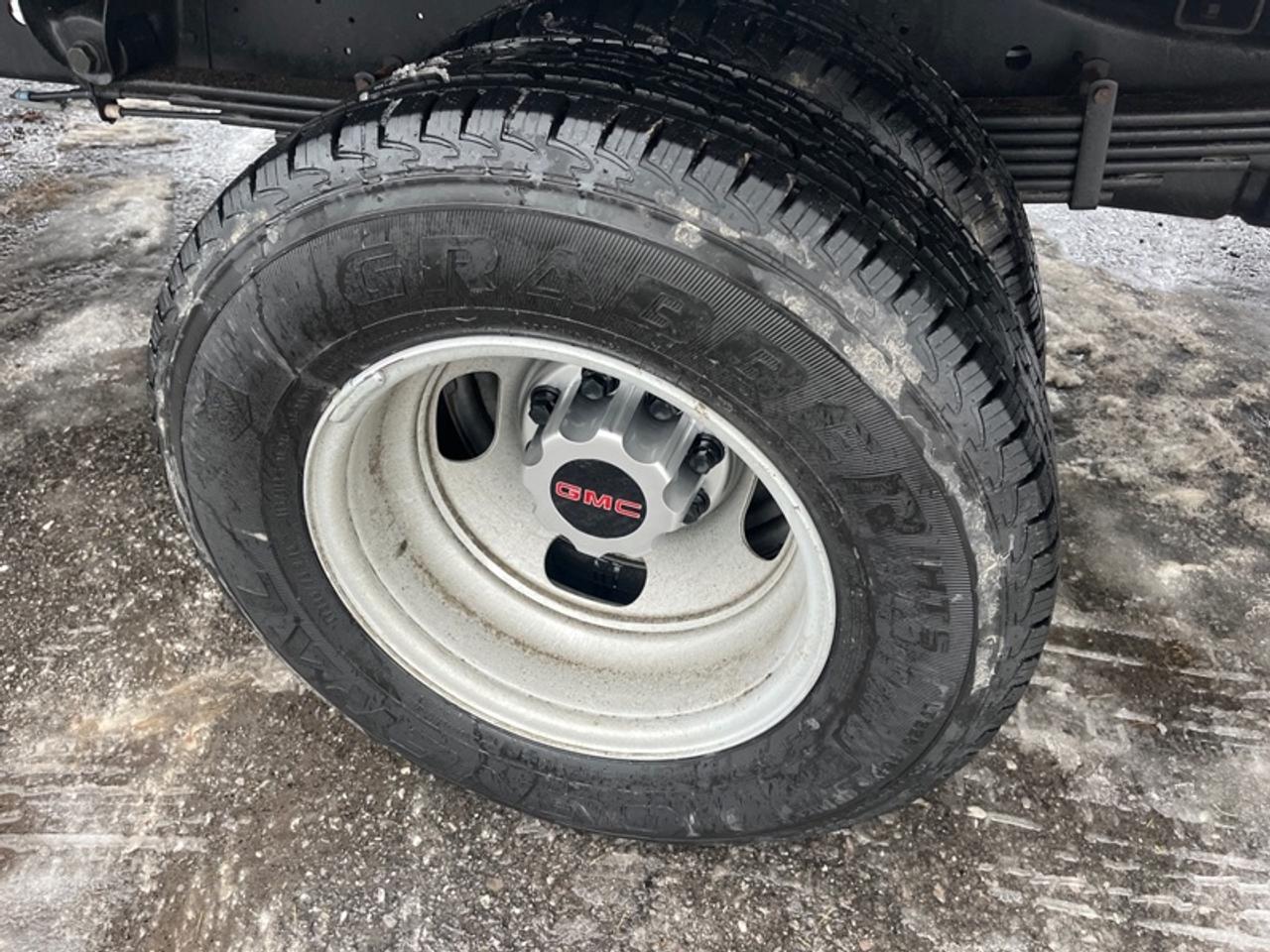 2025 Chevrolet Express Commercial Cutaway Van 159  EXPRESS 12 FOOT CUBE VAN 6.6 GAS Photo