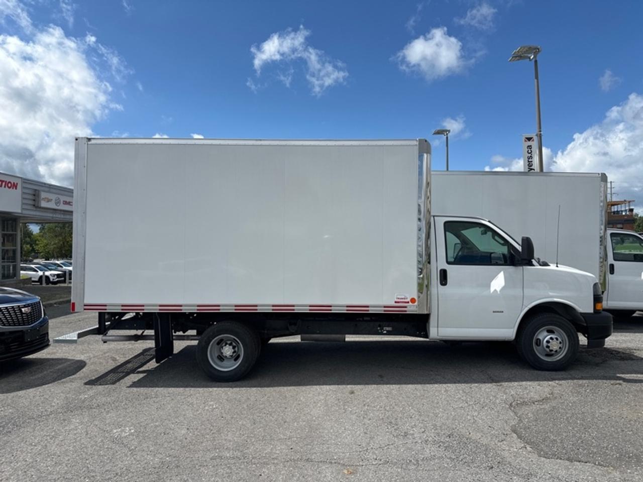 2025 Chevrolet Express Commercial Cutaway Van 159  EXPRESS 12 FOOT CUBE VAN 6.6 GAS Photo