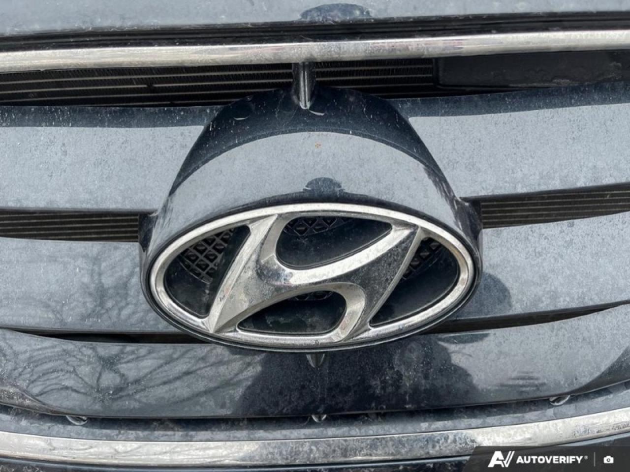 2011 Hyundai Santa Fe GL Premium  GL, AWD, REAR CAMERA, KEYLESS Photo